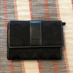 Coach signature medium wallet
